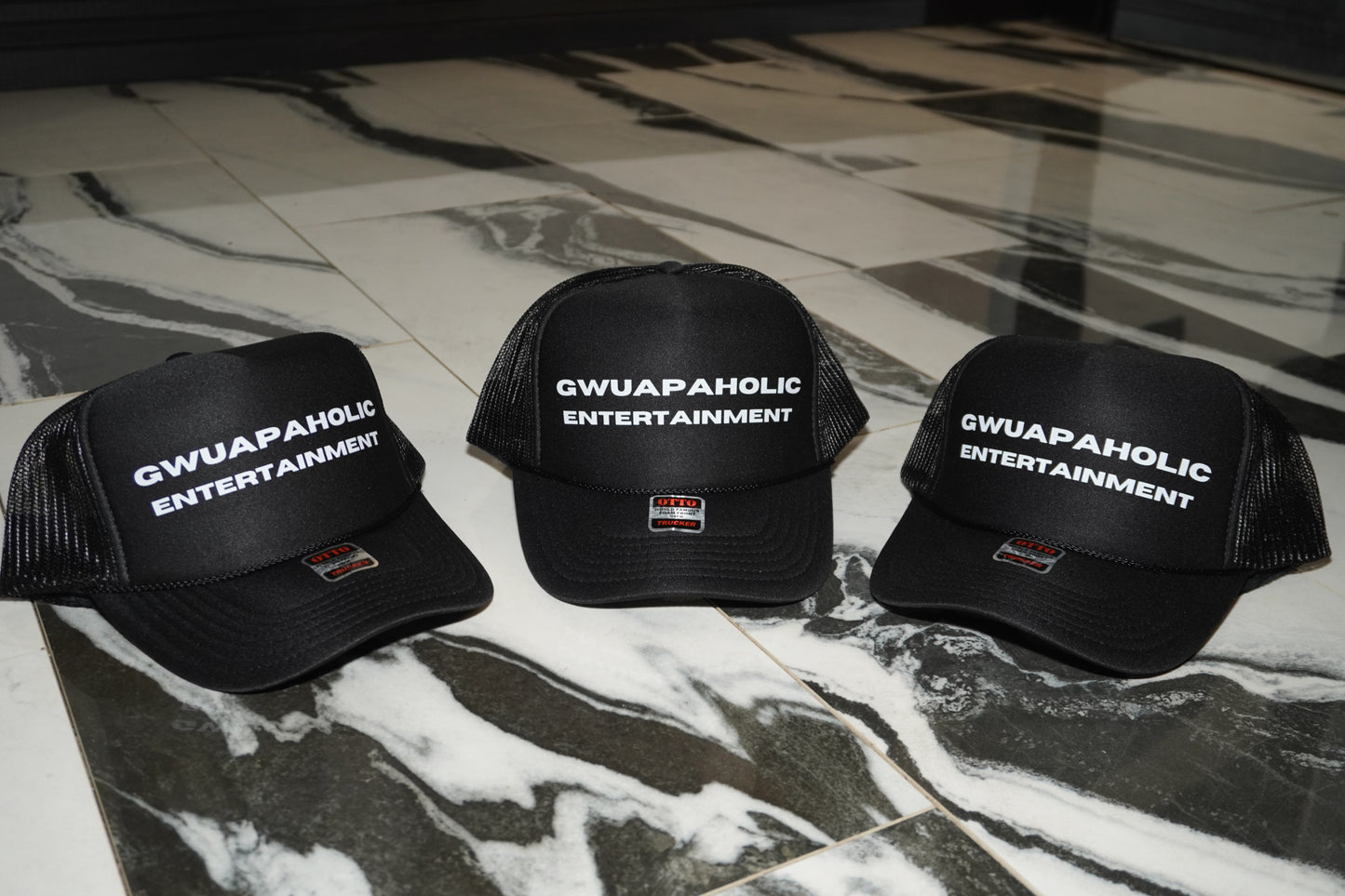 GWUAPAHOLIC ENTERTAINMENT (TRUCKER HAT)